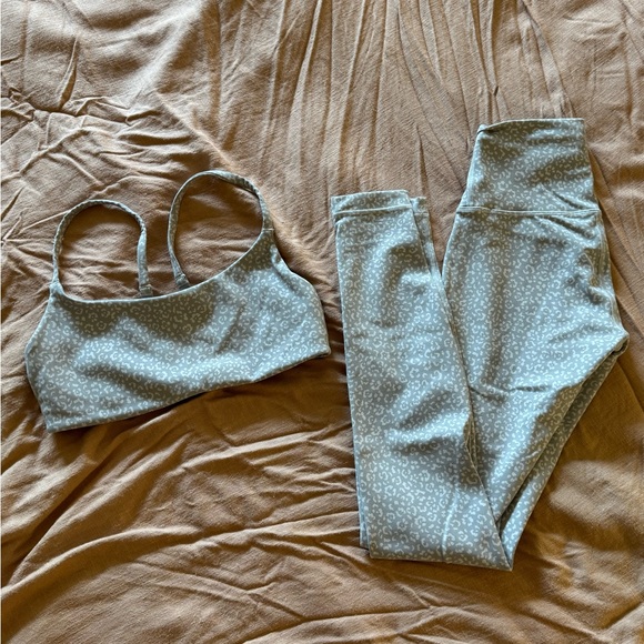 Lululemon Gray Leopard Wunder Train Bra/Leggings Set - SIZE 2/6 - Picture 2 of 5